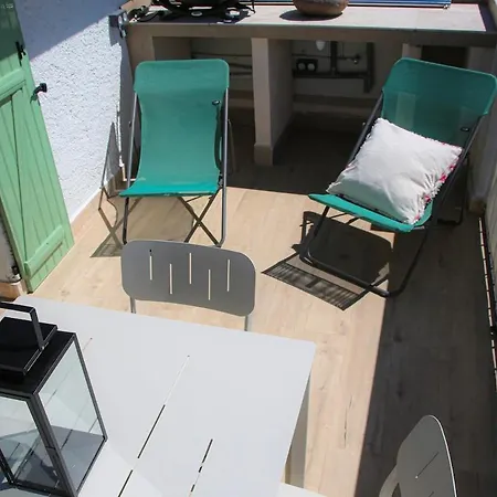 3p Avec Terrasse Dans La Vieille أنتيب