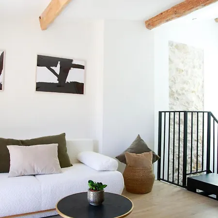 3p Avec Terrasse Dans La Vieille * أنتيب