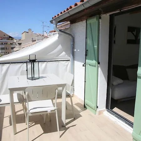 3p Avec Terrasse Dans La Vieille * Антиб
