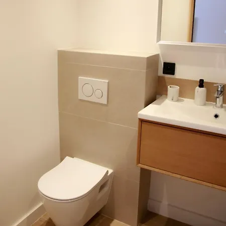 3p Avec Terrasse Dans La Vieille Apartament Antibes