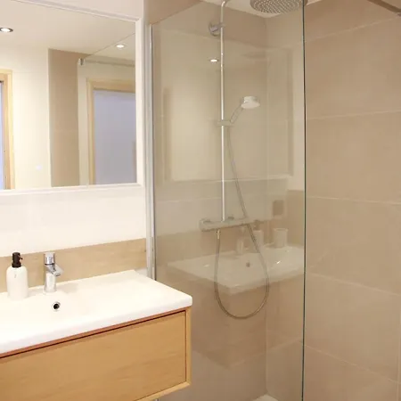 3p Avec Terrasse Dans La Vieille Antibes