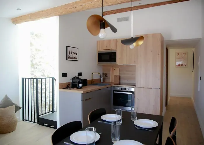 Apartment 3p Avec Terrasse Dans La Vieille Antibes