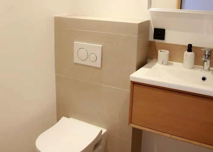 3p Avec Terrasse Dans La Vieille Apartment Antibes