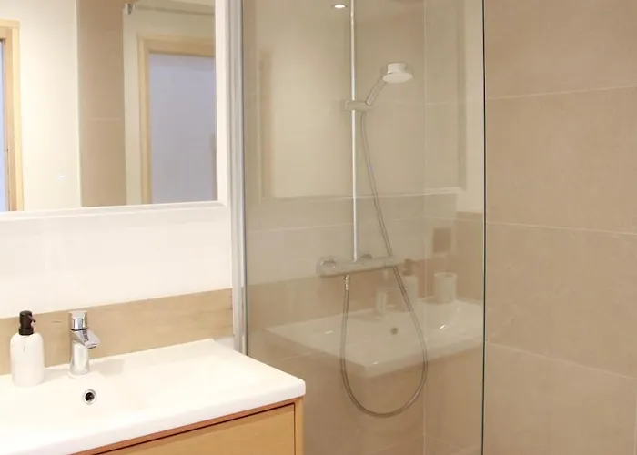 3p Avec Terrasse Dans La Vieille 昂蒂布