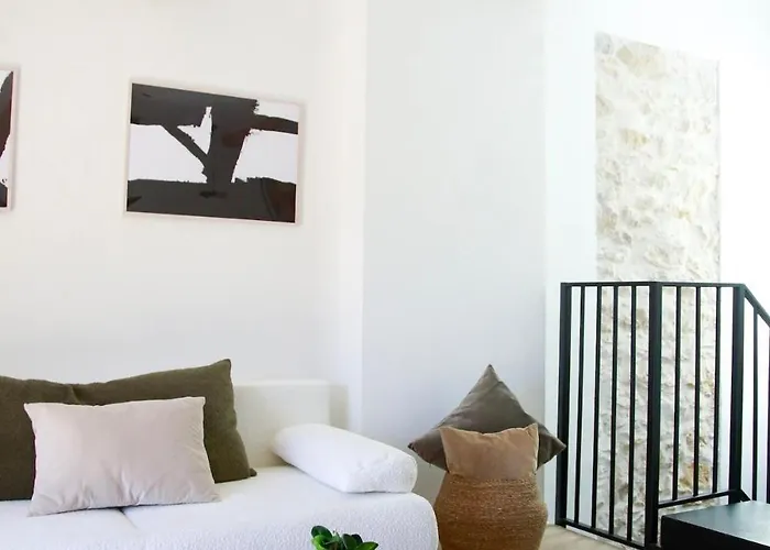 3p Avec Terrasse Dans La Vieille * Antibes